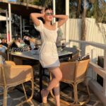 Shefali Jariwala Instagram – In a sunset state of mind…
#sunset #lover 
.
.
.
#sunshine #sunshinetherapy #vacaymode #goodvibes #chillmode #relax #sunsets #love #tgif #fridayfeels #instamood #picoftheday #potd #goa #goadiaries #travelgram #wanderlust #lostinparadise Titlie