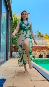 Shefali Jariwala Instagram - Hair down, attitude high…
💚💚💚💚💚💚💚💚💚
Wearing @mandirawirkhq 
@nadiadiasphoto 
@makeup.yasmin 
@farukh.shaikh 
@immajidmomin 
.
.
.
#sassy #chic #vacaymode #saturday #goodvibes #reelindia #instafashion #weekend #smile #love