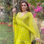 Shefali Jariwala Instagram - In Full bloom 🌺 Wearing @gopivaiddesigns 💄👩‍🦰 @makeup.yasmin . . . #saturdaze #saturdaymood #goodvibes #bloom #spring #reelsindia #ootd #ootdindia #weekend #love #fashion #instafashion #trending