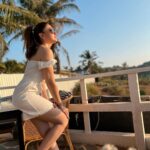 Shefali Jariwala Instagram – In a sunset state of mind…
#sunset #lover 
.
.
.
#sunshine #sunshinetherapy #vacaymode #goodvibes #chillmode #relax #sunsets #love #tgif #fridayfeels #instamood #picoftheday #potd #goa #goadiaries #travelgram #wanderlust #lostinparadise Titlie