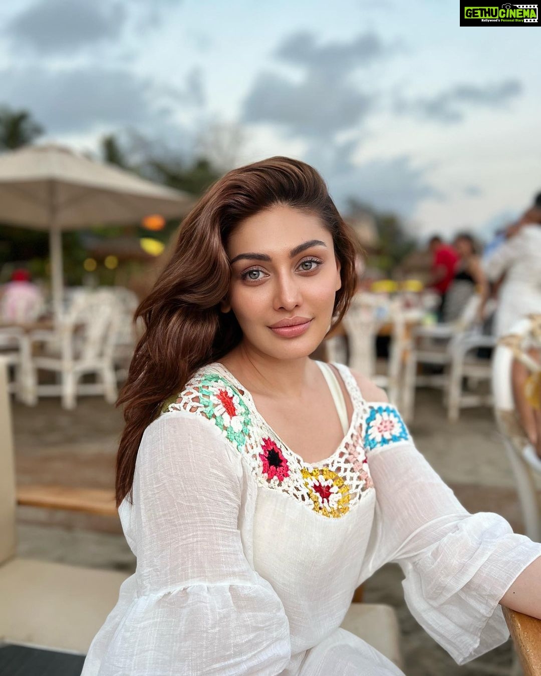 Shefali Jariwala - 342.8K Likes - Beach day #photodump
#beach #love
.
.
.
#beachbum #potd #sundayfunday #beachdiaries #beachlife #summer #vibes #vacaymode #chillin #relax