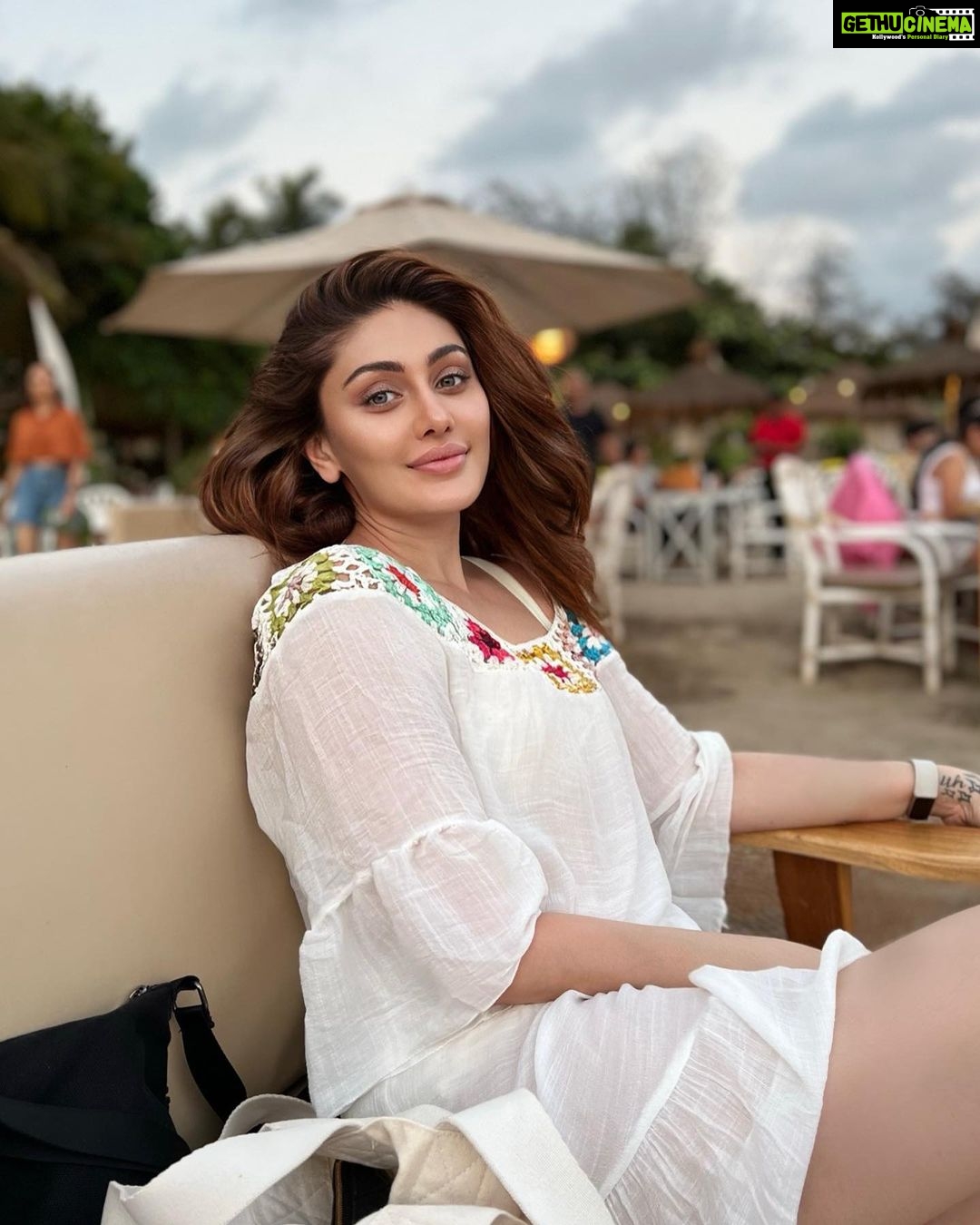 Shefali Jariwala - 342.8K Likes - Beach day #photodump
#beach #love
.
.
.
#beachbum #potd #sundayfunday #beachdiaries #beachlife #summer #vibes #vacaymode #chillin #relax