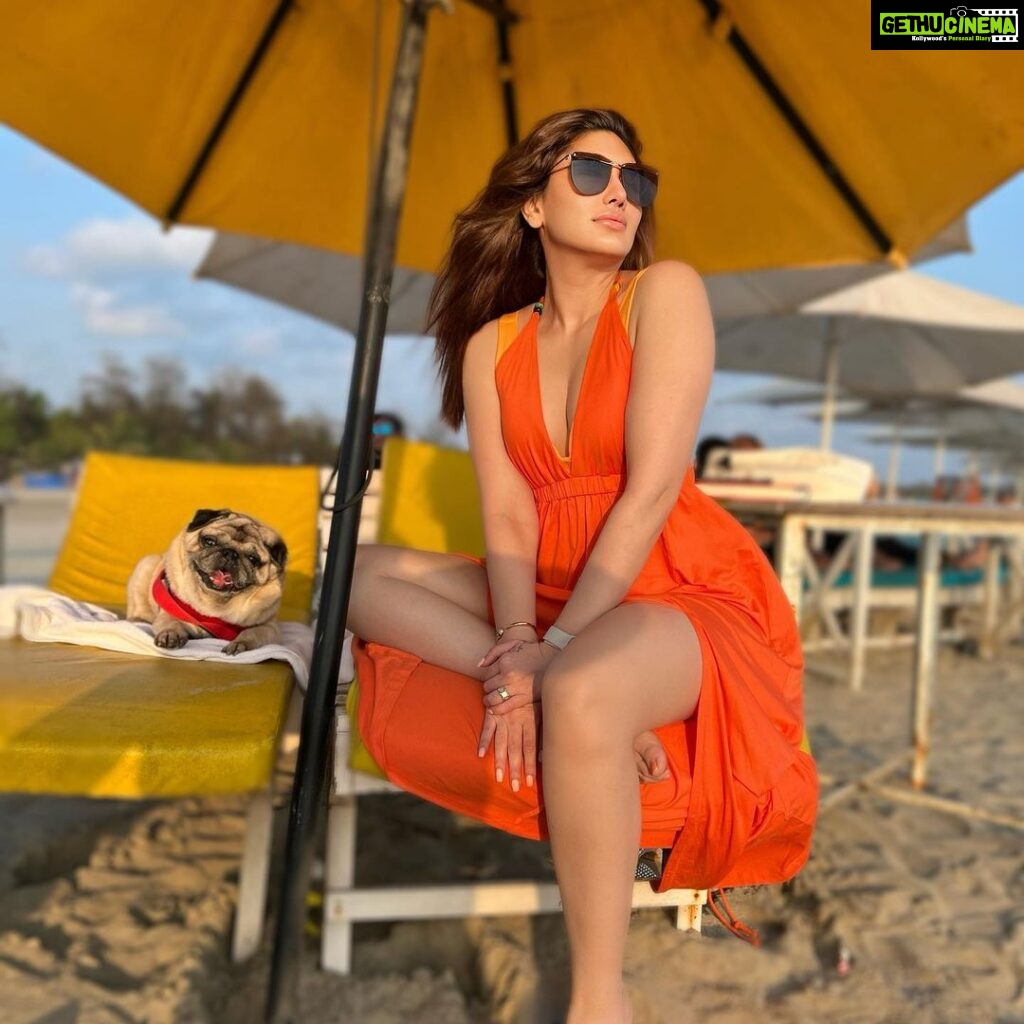 Shefali Jariwala Instagram - High tides and good vibes 👌🏻 #beachday with @simba_mommys_boy & @paragtyagi . . . #beachbum #sandytoes #saltyhair #peacewithin #potd #goadiaries #goa #lover #tgif #weekendvibes #beach #beachlife