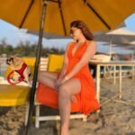 Shefali Jariwala Instagram – High tides and good vibes 👌🏻
#beachday with @simba_mommys_boy &
@paragtyagi 
.
.
.
#beachbum #sandytoes #saltyhair #peacewithin #potd #goadiaries #goa #lover #tgif #weekendvibes #beach #beachlife
