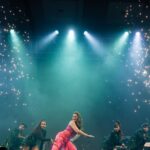 Shefali Jariwala Instagram - Vibes ! #aboutlastnight #showtime #onstage 💃🏼💃🏼❤️❤️🎤🎤🤟🏻🤟🏻 . . . @1ders.events @farukh.shaikh @harmeetphotography @makeup.yasmin @imraanhair @sumitvinodofficial . . . #delhidiaries #dancingqueen #event #love #giglife #dancelife #eventmode #delhievents #performance #weekendvibes #goodtimes #onstage #event #potd #ootd #instafashion #backstage #stageshow