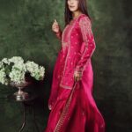 Shehnaaz Kaur Gill Instagram - Eid mubarak to everyone 💞 Makeup: @shehnaazgill Outfit: @jigarmaliofficial Jewellery: @anmoljewellers Photographer: @shreyansdungarwal Stylist: @junni.khyriem Hair: @cheemabaljit2