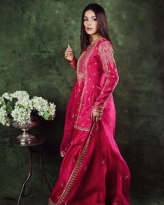Shehnaaz Kaur Gill Instagram - Eid mubarak to everyone 💞 Makeup: @shehnaazgill Outfit: @jigarmaliofficial Jewellery: @anmoljewellers Photographer: @shreyansdungarwal Stylist: @junni.khyriem Hair: @cheemabaljit2