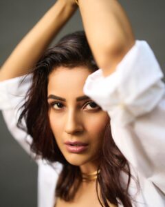 Shehnaaz Kaur Gill Instagram - ⭐️⭐️⭐️⭐️⭐️ Skirt by : @nadinemerabi Bracelets by : @misho_designs Heels by : @publicdesire Styled by : @manekaharisinghani Style with @chintan_shah08 📷 @shreyansdungarwal