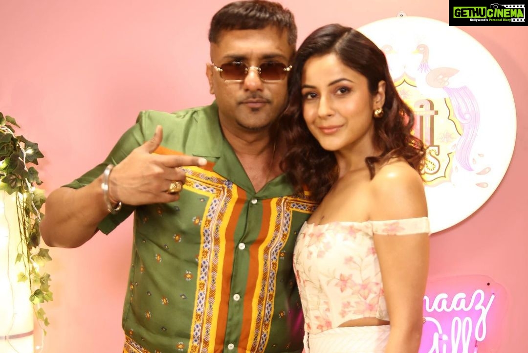 Shehnaaz Kaur Gill Instagram - Shot today with India’s OG rapper YO YO Honey Singh! #DesiVibesWithShehnaazGill @yoyohoneysingh Outfit: @veranobytanya @ascend.rohank Earrings: @iblamebeads Rings: @zariinjewelry Heels: @lodishoesindia @papillonpublicrelations Stylist: @junni.khyriem Mua: @jyotiiadvani.artistry Hair: @cheembabaljit2 Managed by: @kaushal_j Location: @merakiistudioz