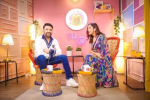 Shehnaaz Kaur Gill Instagram - Shot a very exciting episode with India’s favourite @kapilsharma! 
What a vibe and energy! Thank you for gracing my show… dil Se thank you! ♥️ #zwigatoon17thmarch 

Saree: @issadesignerstudio @dipublicrelations
Earrings: @vasundharajewelry @ascend.rohank
Rings: @ishhaara @ascend.rohank
Heels: @eridani.in
Stylist: @junni.khyriem 
Mua: @unaid_ansari
Hair: @iamhematolani
Mua assistant: @shamona_makeupandhair
Saree draper: @ta.nu1002
Location: @merakiistudioz