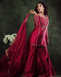 Shehnaaz Kaur Gill Instagram - Eid mubarak to everyone 💞 
Makeup: @shehnaazgill 
Outfit: @jigarmaliofficial 
Jewellery: @anmoljewellers
Photographer: @shreyansdungarwal
Stylist: @junni.khyriem 
Hair: @cheemabaljit2