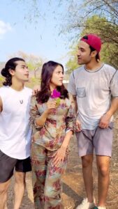 Shehnaaz Kaur Gill Instagram - Jee Rahe The Hum❤️
#kisikabhaikisikijaan #jeerahethehum 

@beingsalmankhan @hegdepooja @venkateshdaggubati @farhadsamji @amaal_mallik @shabbir_ahmed9 @ranju.v @iamjaggubhai_ @bhumika_chawla_t @singhvijender #AbhimanyuSingh @raghavjuyal @jassie.gill @shehnaazgill @palaktiwarii @vinali_bhatnagar @vmanikandandop @shamiraah28 @skfilmsofficial @zeestudiosofficial @ZeeMusicCompany