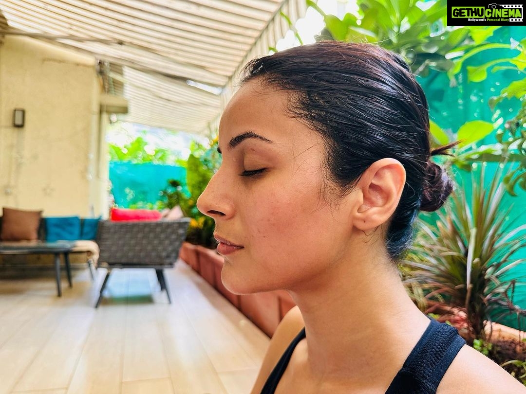 Shehnaaz Kaur Gill Instagram - Letting my body calm and relax🌸 @yogikomaleshwar