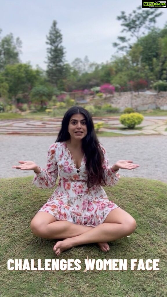 Shenaz Treasurywala Instagram - Girls leave a ❤️ if you agree Also - What challenges do you face when traveling? Boys and Girls can reply :)) #LivinHerStory with Associate Partner @NuaWoman #Nua #Nuawoman #Gowithyourflow Go get your hands on these super-comfy pads and experience them for yourself! Visit www.nuawoman.com Bengaluru