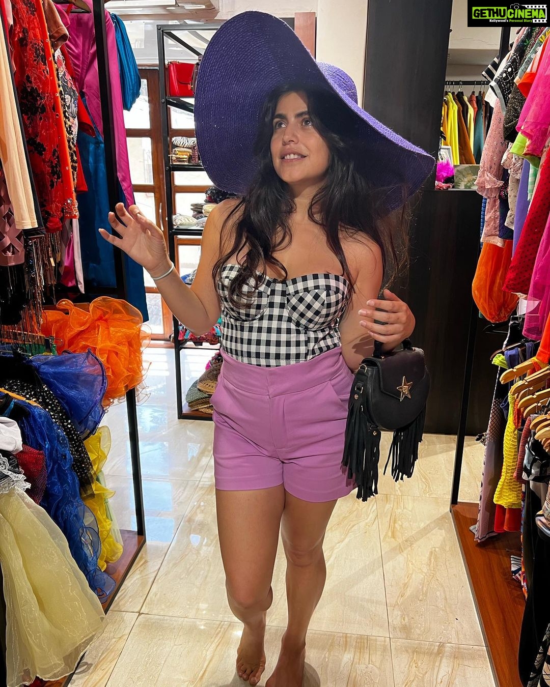 Shenaz Treasurywala Instagram - How are these outfits? Welcome to my dressing room diaries! Looking for the perfect outfit for my show poster and my book cover! Help me choose pleaseee ❤️ Thanks @nikitah_14 for styling me Mumbai, Maharashtra
