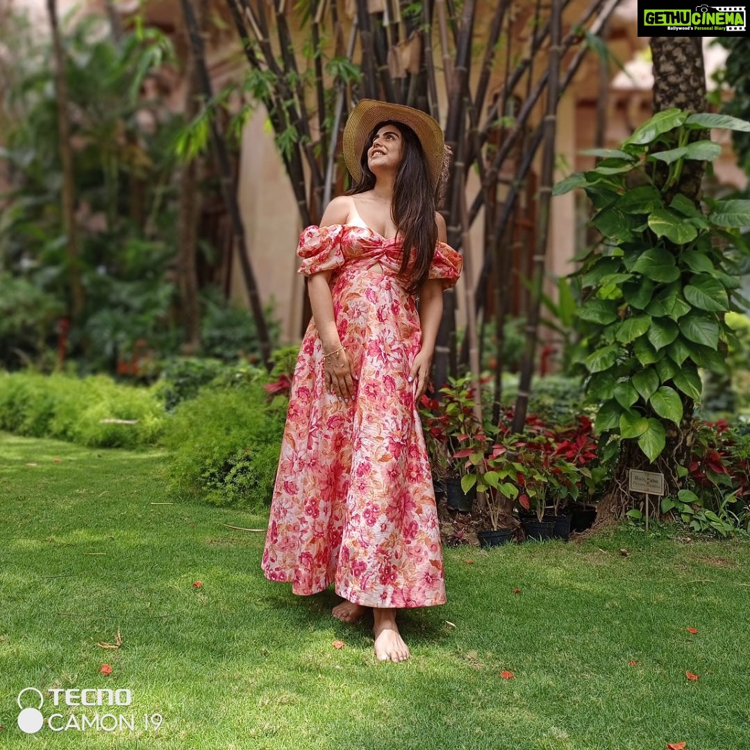 Shenaz Treasurywala Instagram - My new show #LivinHerStory in collab with History TV 18 has been off to a great start in Bengaluru. I have captured some wonderful memories of living every moment and loving it! Can't wait to share with you all the wonders that will unfold in the coming days. So excited! @theleelapalacebengaluru ❤️ location #LivinHerStory with @ShenazTreasury & Co-powered by @tecnomobileindia #TECNO #TECNOCAMON19 #keeplovingkeepliving Leela Palace Hotel, Old Airport Road, Bangalore