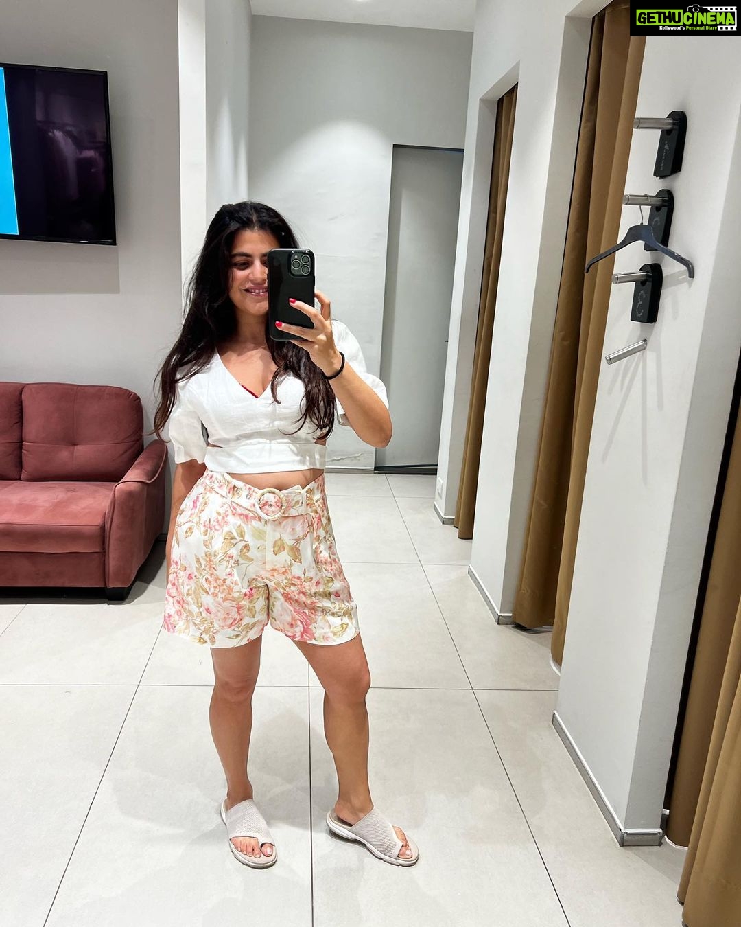 Shenaz Treasurywala Instagram - Leaving for Bangalore in the morning!!! Big trip!!! I’m shooting a series with History TV 18 which I am producing, directing, hosting everything!!! What should I pack for Bangalore??? How are these outfits?? Which one?? Official announcement tomorrow ❤️ I’m excited and nervous and anxious!!! Mumbai, Maharashtra