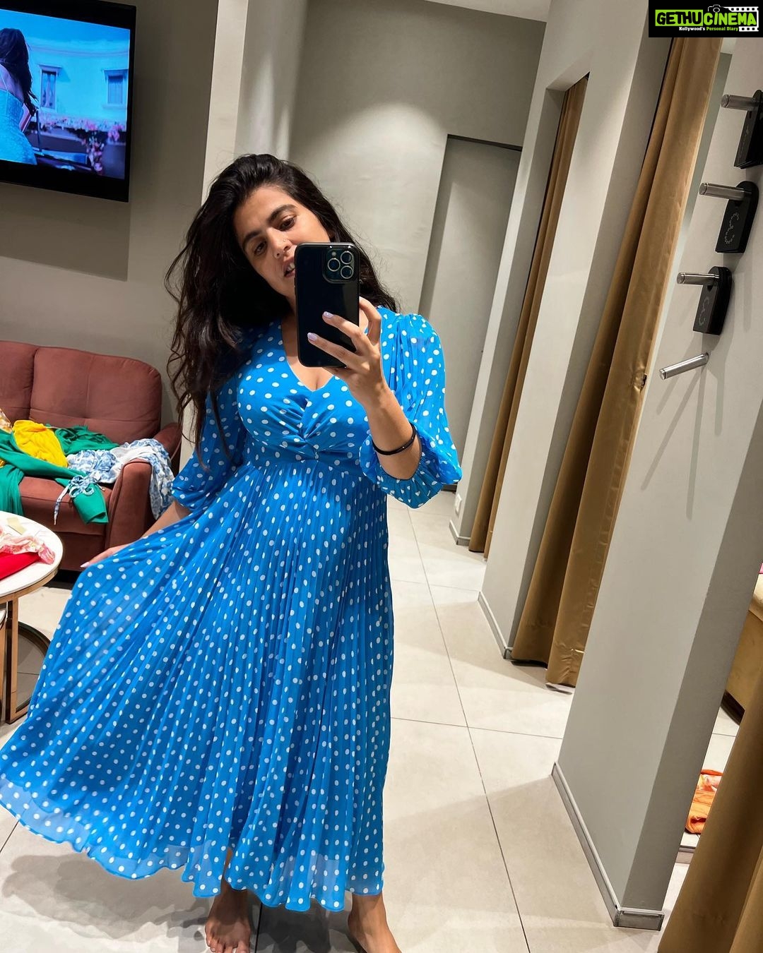 Shenaz Treasurywala Instagram - Leaving for Bangalore in the morning!!! Big trip!!! I’m shooting a series with History TV 18 which I am producing, directing, hosting everything!!! What should I pack for Bangalore??? How are these outfits?? Which one?? Official announcement tomorrow ❤️ I’m excited and nervous and anxious!!! Mumbai, Maharashtra