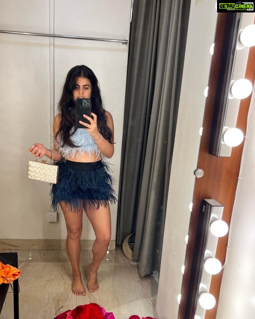 Shenaz Treasurywala Instagram - How are these outfits? Welcome to my dressing room diaries! Looking for the perfect outfit for my show poster and my book cover! Help me choose pleaseee ❤️ Thanks @nikitah_14 for styling me Mumbai, Maharashtra