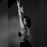 Sherlin Seth Instagram – Back to black 🖤
.
.
📸 By the very talented @rupalisaagar x @pravintalan @rupalisaagarphotography 
Location credits @the_artofvisuals 
HMU 
.
.
.
.
.
.
.
#sherlinseth #blackandwhite #blackandwhitephotography #explorepage #explore #forthegram #forme #foryou #bare #backless #tonedbody #athletics #beauty #mood #tamilactress #bollywood #backmuscles #kashmiri #teluguactress #mumbai Mumbai – मुंबई