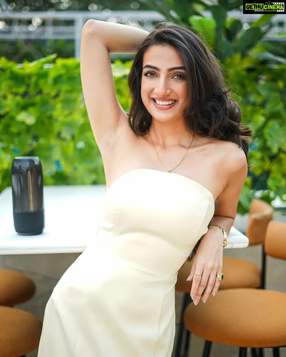 Sherlin Seth Instagram - ✨🕊️🌿 . . . . Shoot concept by @sanjeev_k_sharma9 Photography Hair and makeup Location credits @upintheair_mumbai . . . . . #sherlinseth #explorepage #explore #forme #forthegram #foryou #bollywood #hindi #tamilactress #tamilactress #viralpost #viral #curlyhair #curvy #browneyes #teluguactress