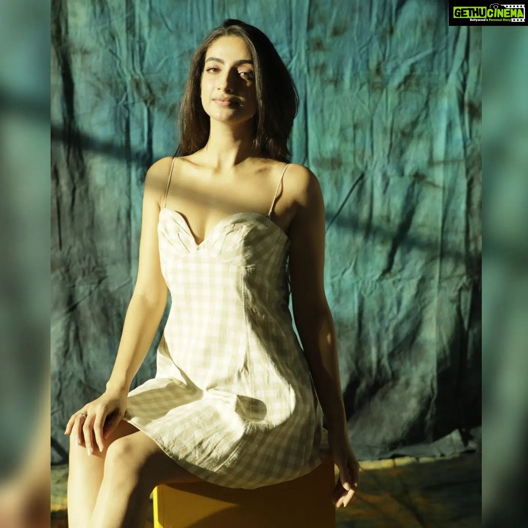 Sherlin Seth Instagram - 💫🕊️ . . 📸 @pravintalan 🤍 📍 @the_artofvisuals . . . . . . . . . . #sherlinseth #explorepage #explore #forthegram #forme #foryou #beigeaesthetic #beauty #browneyes #tamilactress #teluguactress #bollywoodmovies #bollywood #nomakeup #viralpost #tonedbody Mumbai - मुंबई