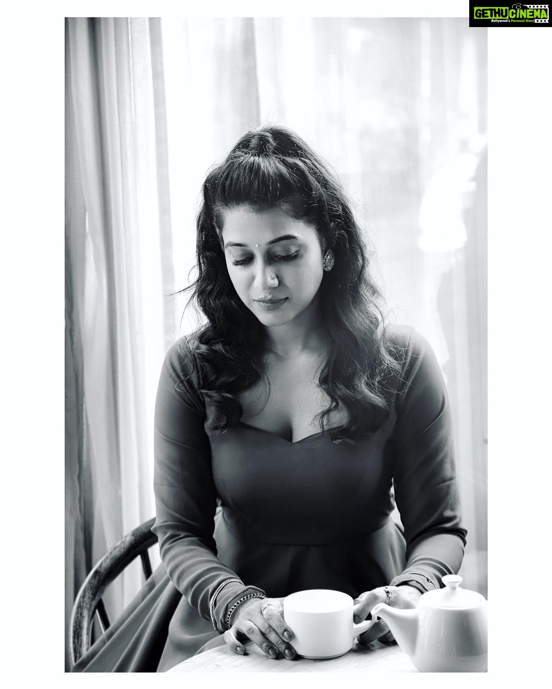 Shilpa Manjunath Instagram - "Life is like a camera, focus on the good times, develop from the negatives, and if things don't work out, take another shot." 📸: @bhoopalm_official 💄 @teddy_palette Hairstylist @hairstoriesbypriyanka Stylist✨-@makmediaandentertainment @mani_aka_mak @karthikrengaraj