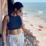 Shilpa Manjunath Instagram – Life’s a beach, and I’m here to make waves… and awkwardly adjust my goggles in every picture. 😎🏖️ Keep swiping for my hilarious quest for the perfect pic! #beachbloopers #ChicAndFit