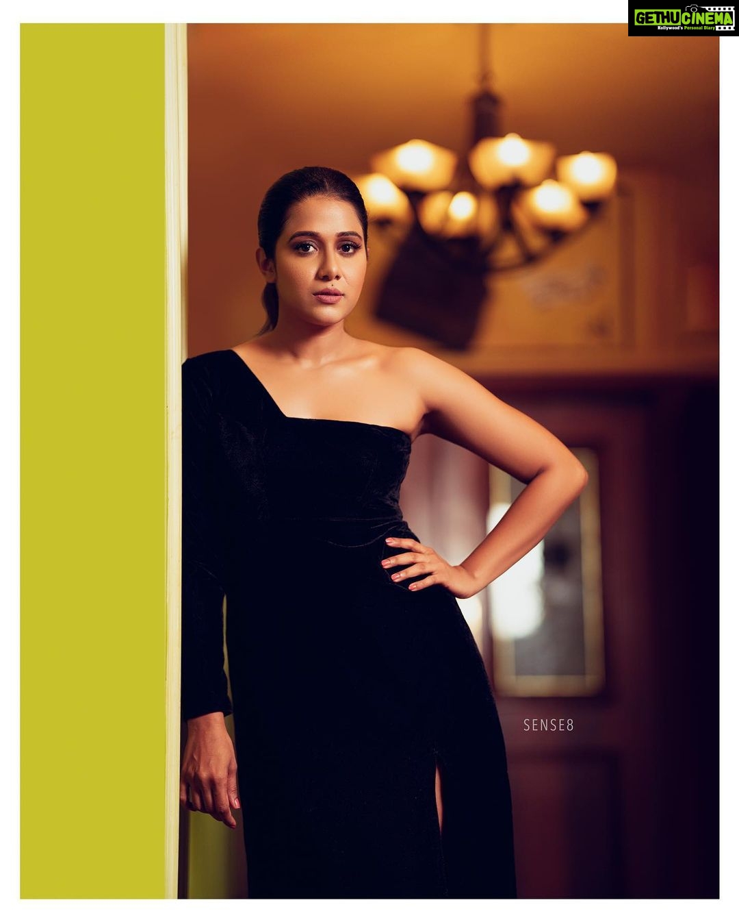 Shilpa Manjunath Instagram - Hey thr ☺️😘 Photography 📸 : @sense8photography Costumes designer👗 : @dharaniofficialpage Makeup 💄@teddy_palette Hairstylist @thamizh.hairstylist Shoot Organised by @makmediaandentertainment @mani_aka_mak @karthikrengaraj