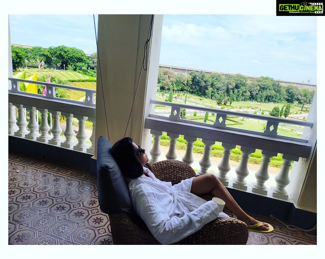 Shilpa Manjunath Instagram - "Sundays are a reminder that even in the chaos of life, we can always find peace and clarity with a cup of coffee and a sane head”