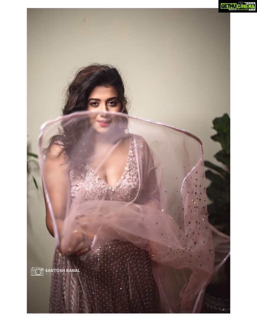 Shilpa Manjunath Instagram - Everything has beauty, but not everyone sees it. 😍 . 📸. @santosh_ranal_photography 💄 @nishismakeover 👗 @soucikabridal @kamalrajmanickath