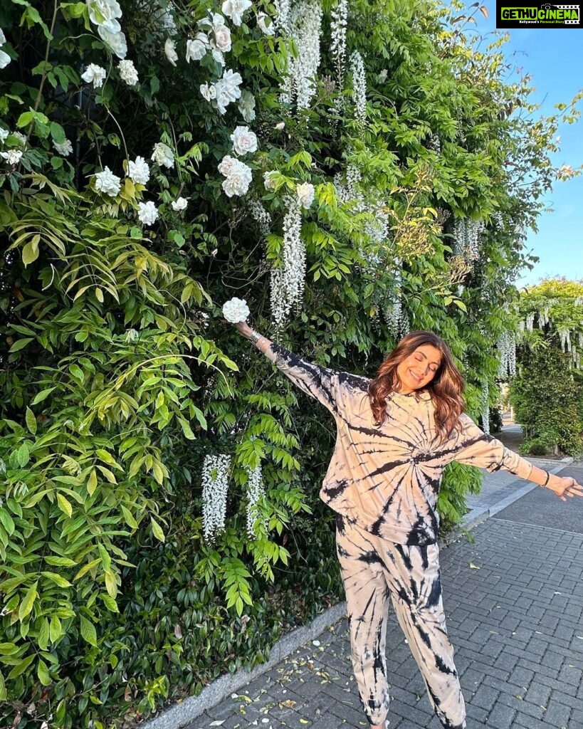 Shilpa Shetty Instagram - Soaking in the London Sun ☀️ #londondiaries #holidaymode #gratitude #love #happy