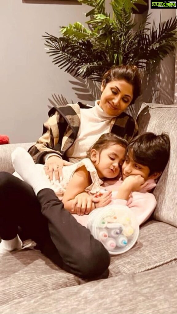 Shilpa Shetty Instagram - Holiday Photodump🎉♥️🧿 #holidays #memories #photodump #family #gratitude