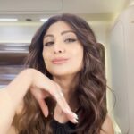 Shilpa Shetty Instagram - A new #FlowerTrender in town🌺 #KPop #JisooFlower #FLOWERchallenge #BLACKPINK #VanityVanDiaries