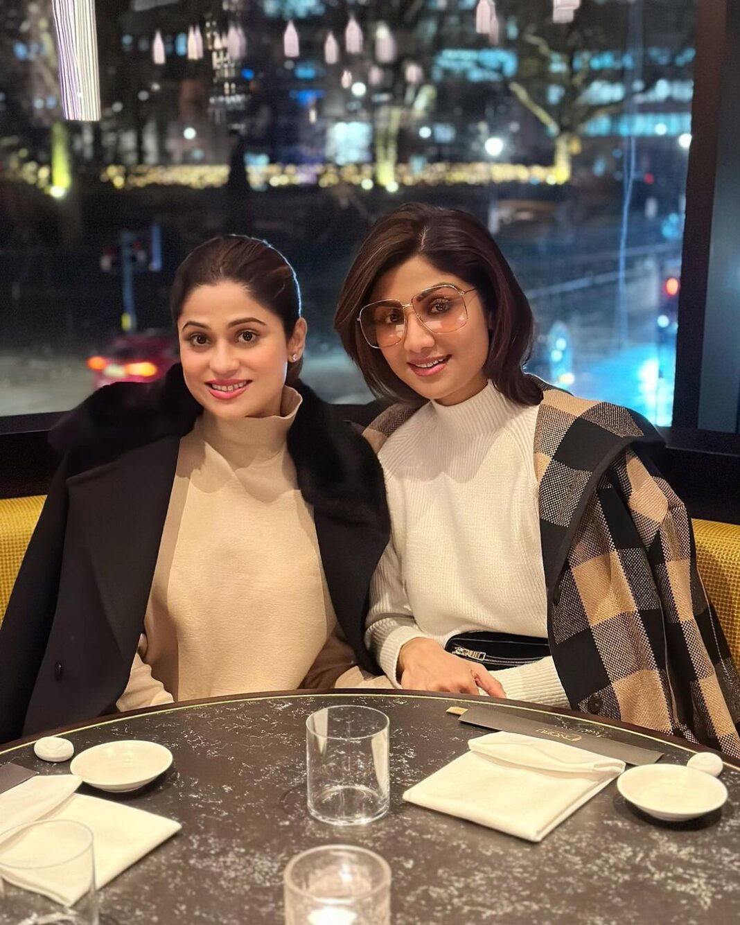 Shilpa Shetty Instagram - Sisters … means you always have back up ❤️🧚‍♀️🧿 #sistergoals #londondiaries #love #mine #sisterhood #gratitude #munkiandtunki