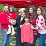 Shilpa Shetty Instagram – The best kind of Christmas is celebrating and spending this precious time with family at home and this year is special as it’s a first for Samisha. All I wish is to keep the child within us alive… always 🌟🎄🧿

Thankyouuu @grazing_girls for all the help with the wonderful and scrumptious spread! 😍

#Christmas #londondiaries #familytime #holidays #gratitude #blessed #foodcoma