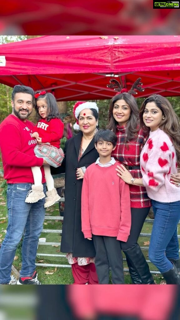 Shilpa Shetty Instagram - The best kind of Christmas is celebrating and spending this precious time with family at home and this year is special as it’s a first for Samisha. All I wish is to keep the child within us alive… always 🌟🎄🧿 Thankyouuu @grazing_girls for all the help with the wonderful and scrumptious spread! 😍 #Christmas #londondiaries #familytime #holidays #gratitude #blessed #foodcoma
