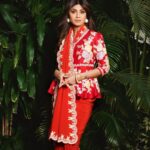 Shilpa Shetty Instagram - 𝔼𝕩𝕥𝕣𝕒𝕠𝕣𝕕𝕚नारी ♥️✨🥰 #NirbhayaSquad #LookOfTheDay #aboutlastnight #ootn #WomensDay #powerful #empowered #grateful