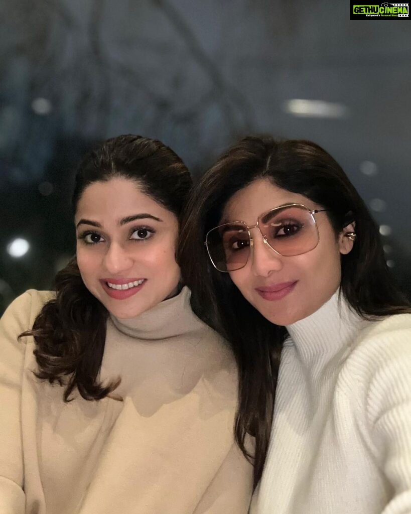 Shilpa Shetty Instagram - Sisters … means you always have back up ❤️🧚‍♀️🧿 #sistergoals #londondiaries #love #mine #sisterhood #gratitude #munkiandtunki