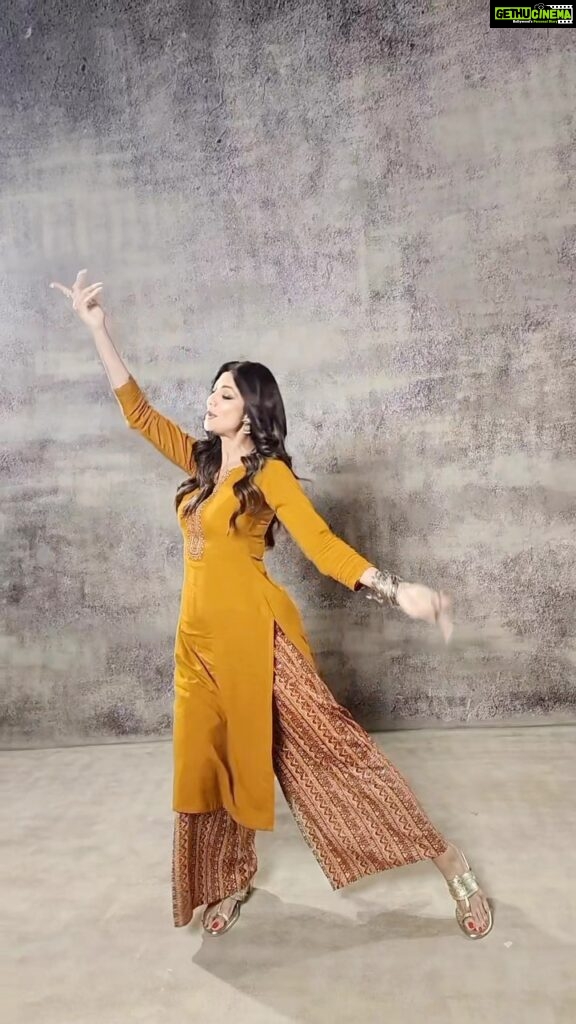 Shilpa Shetty Instagram - बहरला हा मधुमास नवा 🌸♥️🌺 #dance #happysoul #grateful #blessed