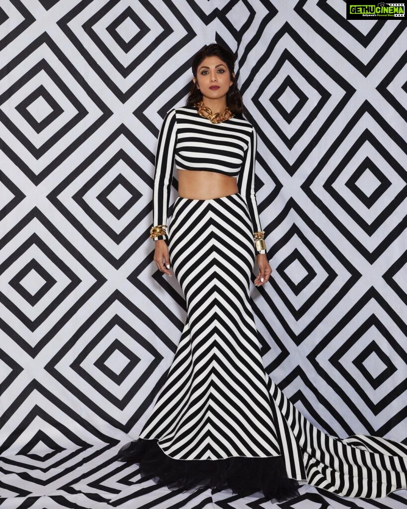 Shilpa Shetty Instagram - I’ve earned my stripes 🤍😉🖤 #ootn #LookOfTheDay #style #glamour #Glam #fashion #blessed #HTMS2023 #HTMostStylish