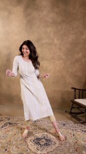 Shilpa Shetty Instagram - I strongly believe in the 𝕃𝕒𝕨 𝕠𝕗 𝔸𝕓𝕦𝕟𝓭𝓪𝓷𝓬𝓮💃🏻💖🕺🏻
Do you?😉

#WorldDanceDay #dance #happysoul #throwback