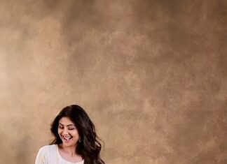Shilpa Shetty Instagram - I strongly believe in the 𝕃𝕒𝕨 𝕠𝕗 𝔸𝕓𝕦𝕟𝓭𝓪𝓷𝓬𝓮💃🏻💖🕺🏻 Do you?😉 #WorldDanceDay #dance #happysoul #throwback