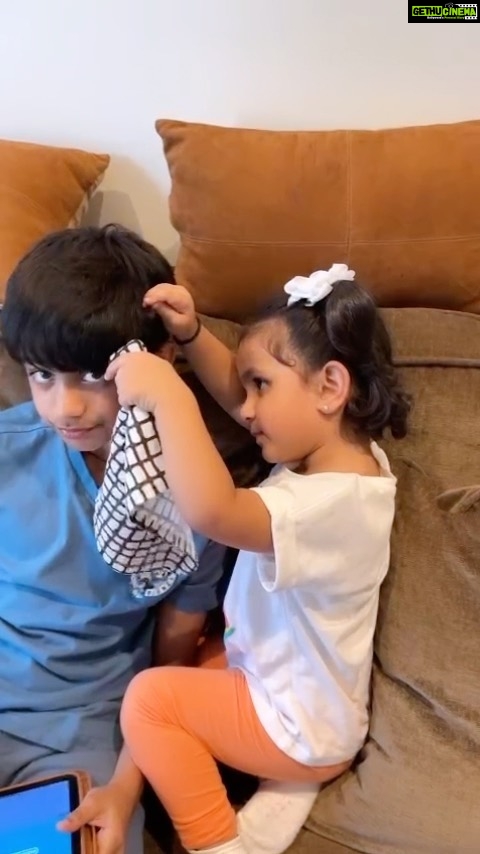 Shilpa Shetty Instagram - Siblings are the best… even if they punch you in the head, they still ice the bump🤣♥️😂 On Sibling’s Day (and every day), there’s nothing more motivating for me than seeing these two halves of my heart together🧿🥹♥️ How are you spending the day with your arch nemesis-cum-partner in crime-cum-confidante-cum-advisor-cum-best friend-cum-cheerleader-cum-tattletale… (the list is really long)?😅🤗 Love you, my Tunki @shamitashetty_official, can’t live without you ♥️🧿 #SiblingsDay #MondayMotivation #brothersister #love #family #gratitude #blessed #BondForLife