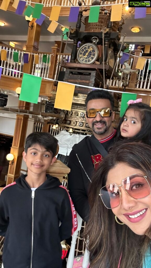 Shilpa Shetty Instagram - Babies’ day out😍 that knocked us out 😂🤪♥️ 📍 Alton Towers 🎢🎡 #LondonDiaries #vacay #familytime #grateful #blessed