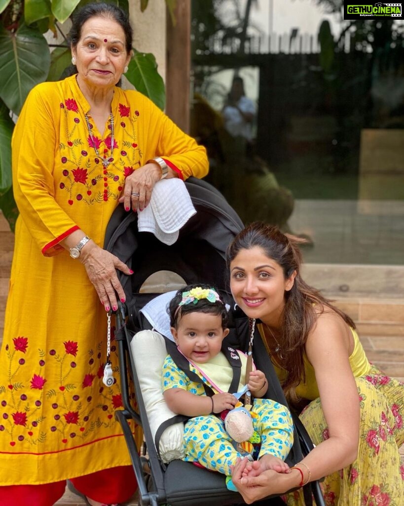 Shilpa Shetty Instagram - Blessed with the best of both worlds ♥️ Heartfelt Gratitude for every day of selfless love and unconditional blessings 😇🤗🧿♥️ #MothersDay #UnconditionalLove #grateful #blessed #love