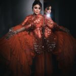 Shilpa Shetty Instagram - ℝ 𝔼 𝔽 𝕃 𝔼 ℂ 𝕋🪞♥️😌 #MondayMotivation #reflection #LookOfTheDay #ootd #grateful #blessed #workmode