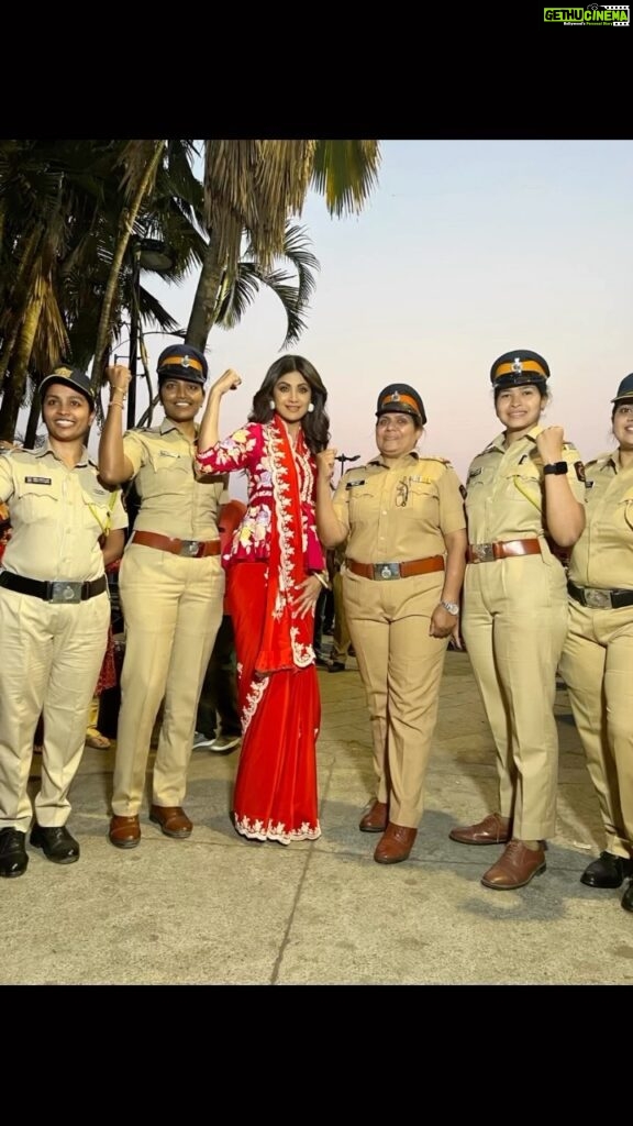 Shilpa Shetty Instagram - Spent this beautiful evening felicitating the Empowered and Powerful #NirbhayaSquad for making us feel safer in #AamchiMumbai❤️💪🚺 खुप खुप आभार व धन्यवाद!🙏 @mumbaipolice #WomensDay #MumbaiPolice #NirbhayaHelpline103 #grateful #WomanPower