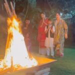 Shilpa Shetty Instagram - होलिका दहन🔥 We make small chits, writing all our negative feelings, thoughts, and letting it go into the universe as love and light. This is a ritual we do every year on Holika dahan. This festival reminds us that with faith and devotion, God always protects you and you will always triumph over evil burning negativity to ashes and filling your life with colours of positivity & love ❤️ 🪔✨May this Holi brings happiness, prosperity, and great health to you and your loved ones. होली की शुभकामनाएँ आप सभी को 🧡💛💙💚💜🤍🤎💖❤️ #Holi #MyHoli #LetsPlayHoli #HappyHoli #MyHoli2023 #holikadahan