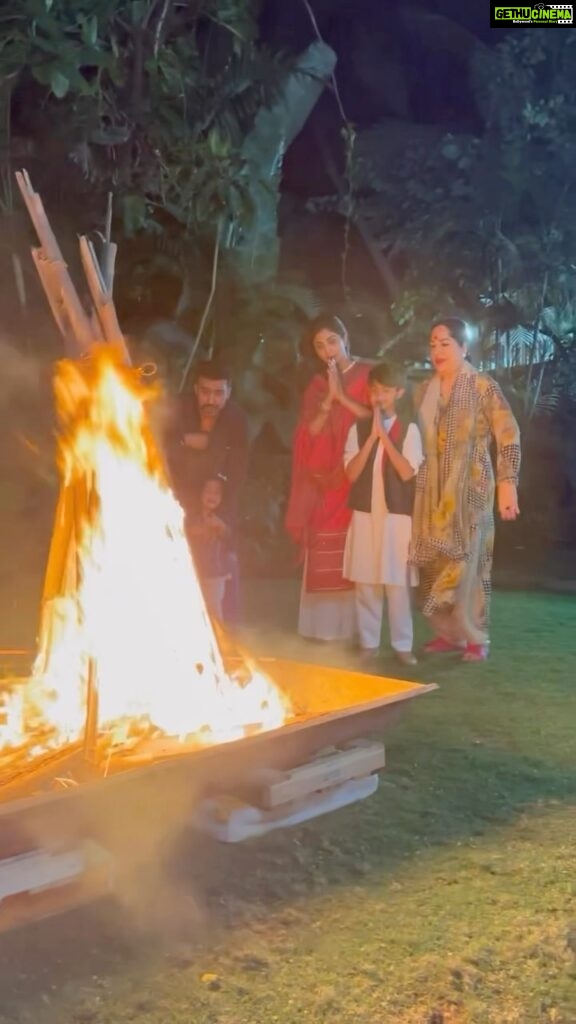 Shilpa Shetty Instagram - होलिका दहन🔥 We make small chits, writing all our negative feelings, thoughts, and letting it go into the universe as love and light. This is a ritual we do every year on Holika dahan. This festival reminds us that with faith and devotion, God always protects you and you will always triumph over evil burning negativity to ashes and filling your life with colours of positivity & love ❤️ 🪔✨May this Holi brings happiness, prosperity, and great health to you and your loved ones. होली की शुभकामनाएँ आप सभी को 🧡💛💙💚💜🤍🤎💖❤️ #Holi #MyHoli #LetsPlayHoli #HappyHoli #MyHoli2023 #holikadahan